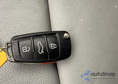 2018 Audi Q3 2.0T Premium/2.0T Sport Premium z USA, uszkodzony, nr VIN WA1JCCFSXJR010449